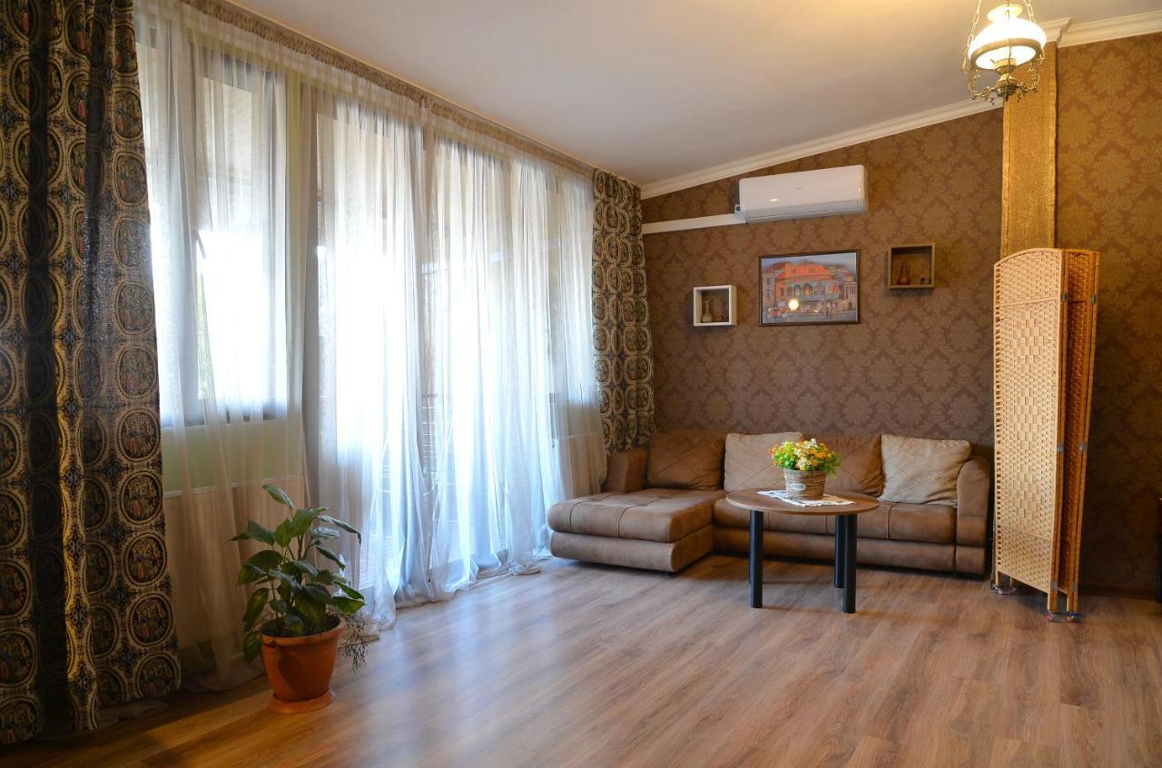 Natia'S Apartment On Dadiani St. Tbilisi ภายนอก รูปภาพ