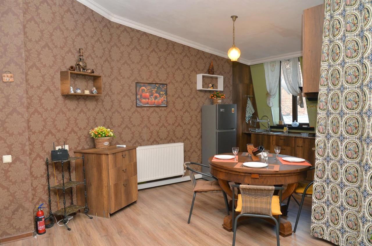 Natia'S Apartment On Dadiani St. Tbilisi ภายนอก รูปภาพ