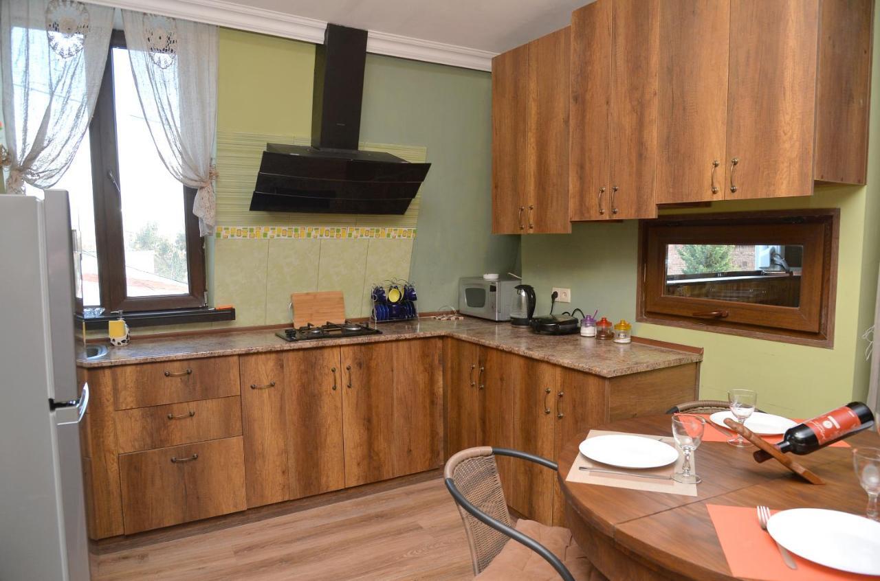 Natia'S Apartment On Dadiani St. Tbilisi ภายนอก รูปภาพ