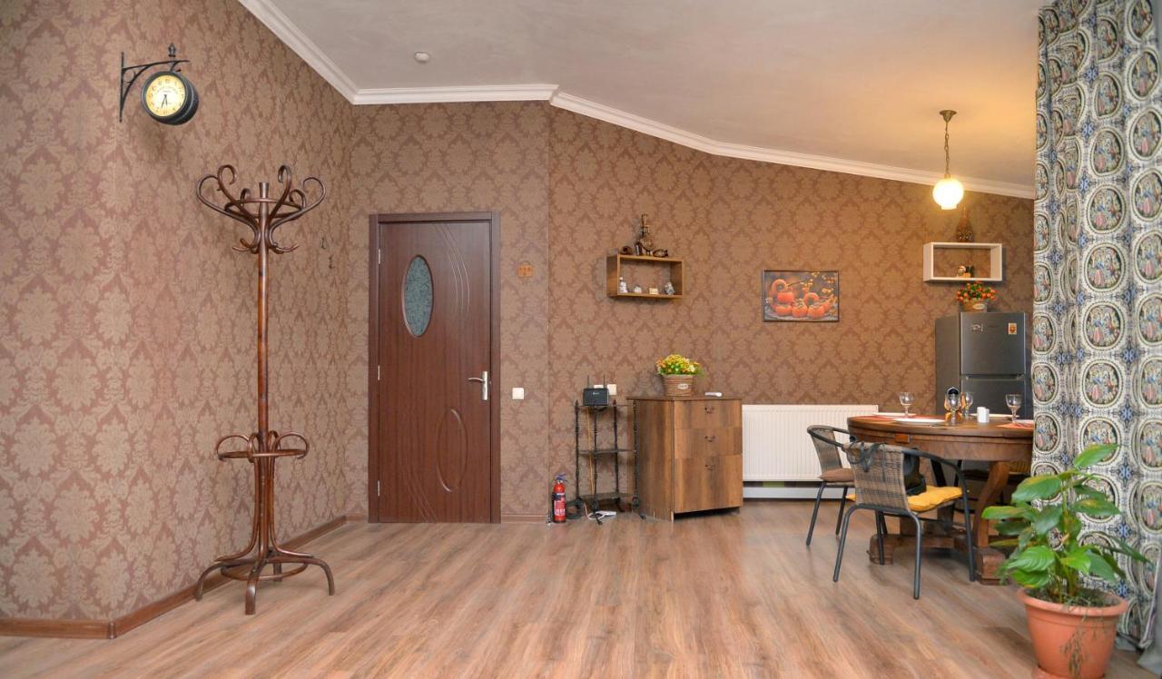 Natia'S Apartment On Dadiani St. Tbilisi ภายนอก รูปภาพ
