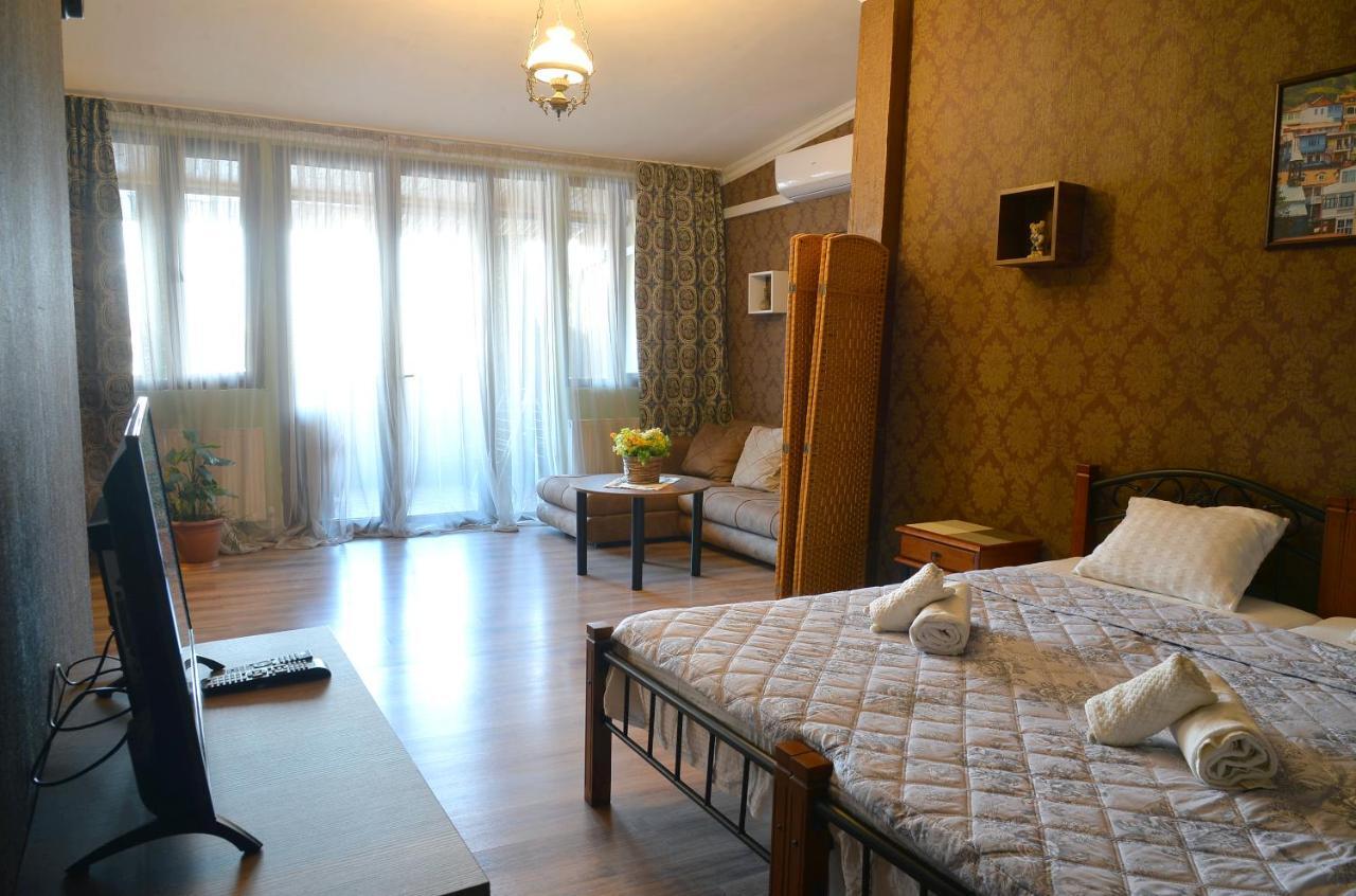 Natia'S Apartment On Dadiani St. Tbilisi ภายนอก รูปภาพ