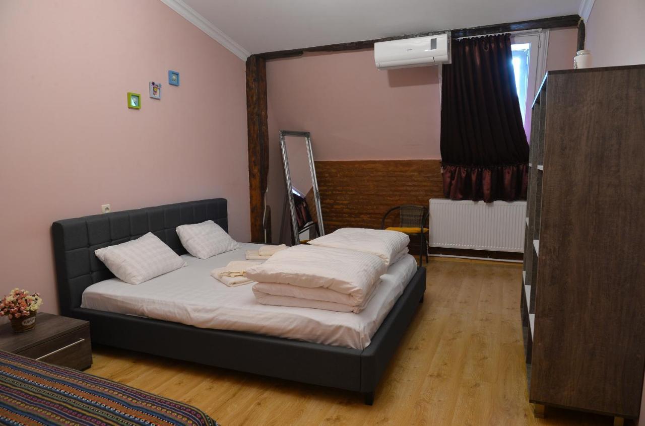 Natia'S Apartment On Dadiani St. Tbilisi ภายนอก รูปภาพ