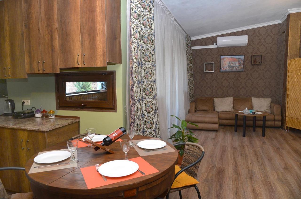 Natia'S Apartment On Dadiani St. Tbilisi ภายนอก รูปภาพ