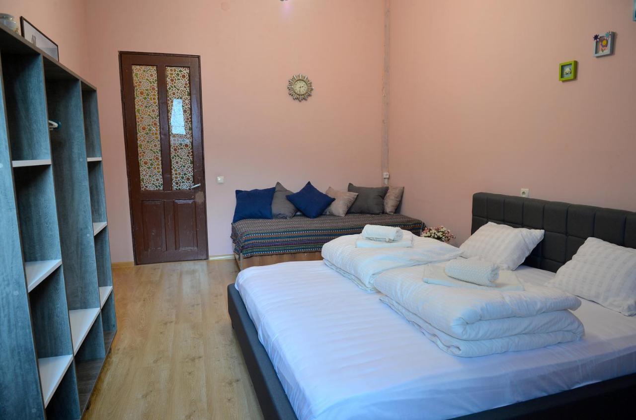 Natia'S Apartment On Dadiani St. Tbilisi ภายนอก รูปภาพ