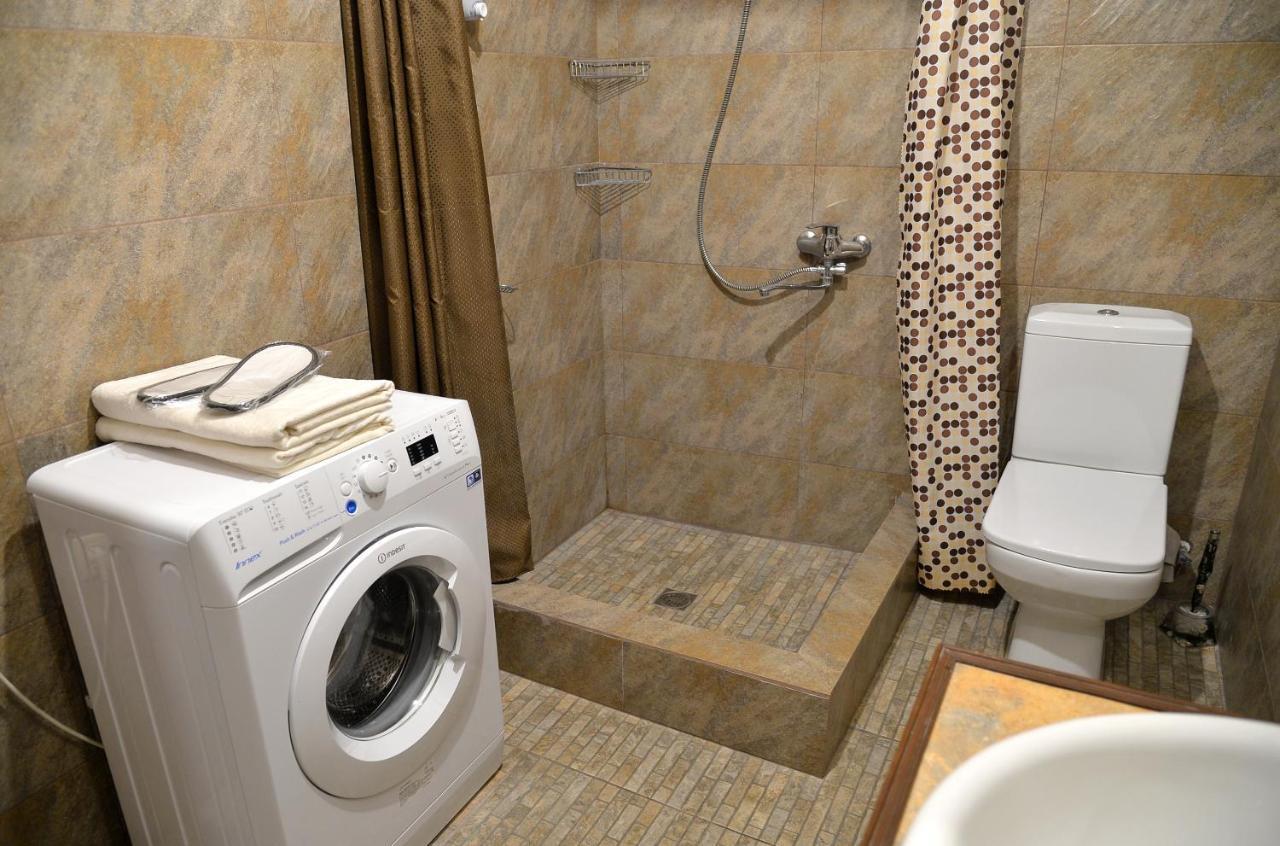 Natia'S Apartment On Dadiani St. Tbilisi ภายนอก รูปภาพ