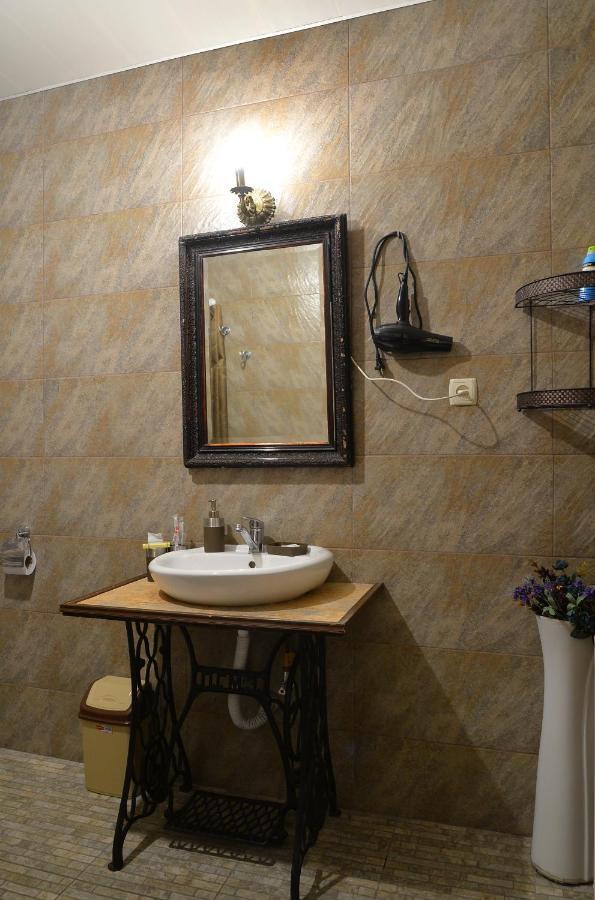 Natia'S Apartment On Dadiani St. Tbilisi ภายนอก รูปภาพ