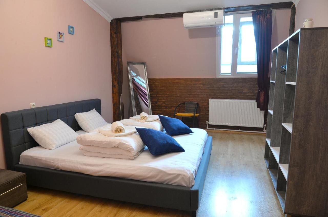 Natia'S Apartment On Dadiani St. Tbilisi ภายนอก รูปภาพ