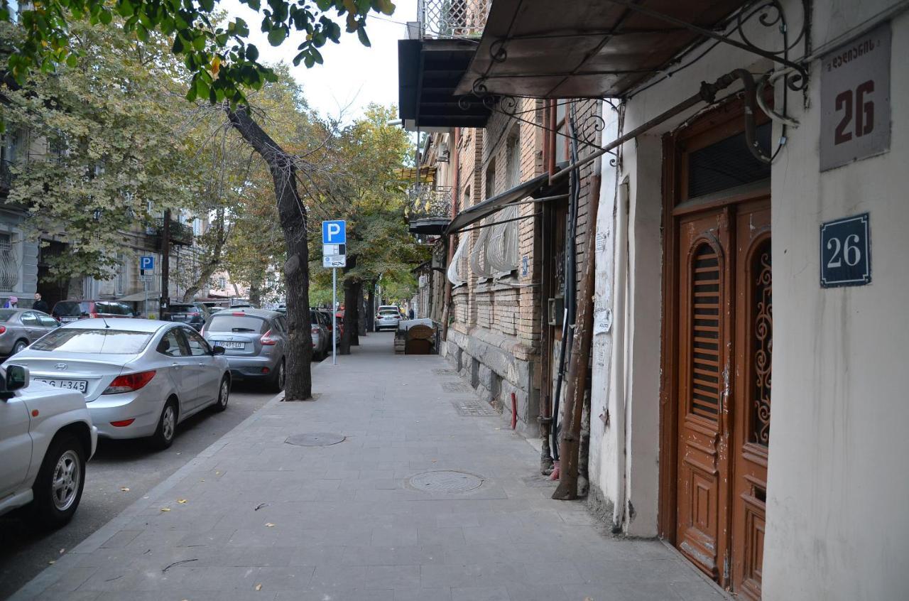 Natia'S Apartment On Dadiani St. Tbilisi ภายนอก รูปภาพ