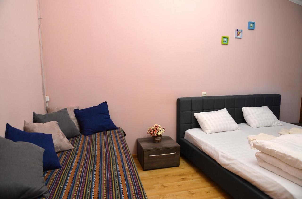 Natia'S Apartment On Dadiani St. Tbilisi ภายนอก รูปภาพ