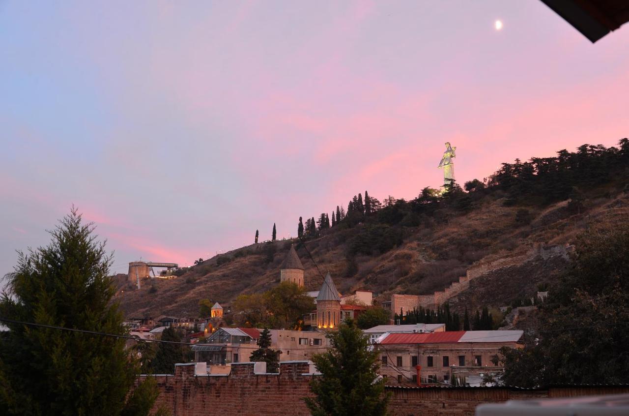 Natia'S Apartment On Dadiani St. Tbilisi ภายนอก รูปภาพ
